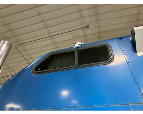 Kenworth W900L Sleeper Window
