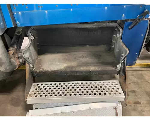 Kenworth W900L Tool Box