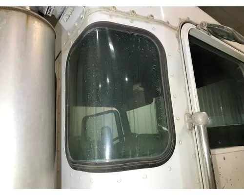 Kenworth W900S Back Glass