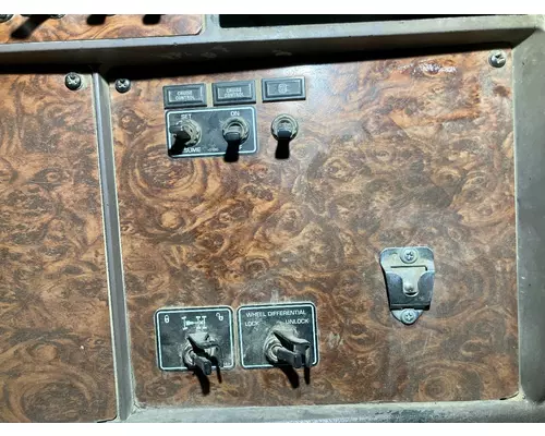 Kenworth W900S Dash Assembly