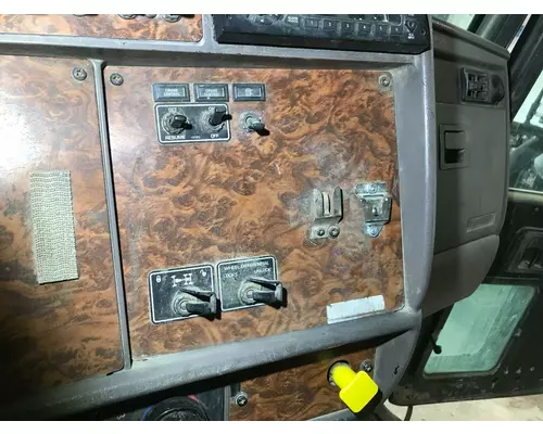 Kenworth W900S Dash Assembly