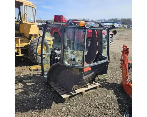 Kubota M6060HDC Equip Back Glass