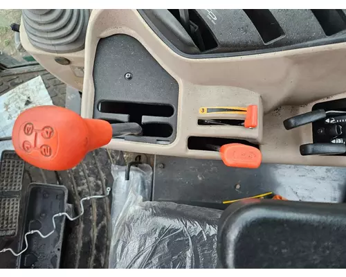 Kubota M6060HDC Equip Controls