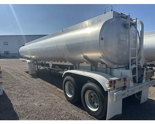 LBT INC 9,200 Gallon Fuel Tanker Trailer