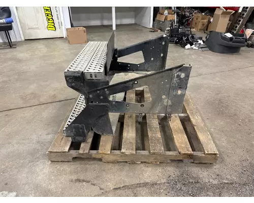 MACK 21439431 Step