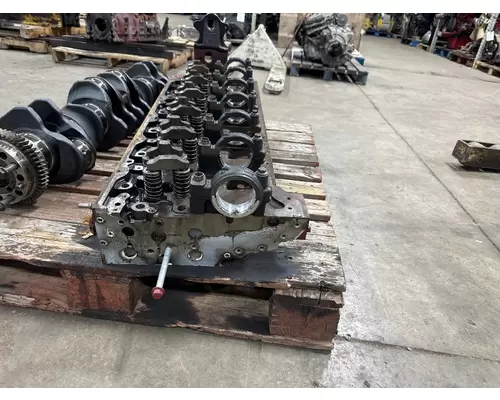 MACK 22063681 Cylinder Head