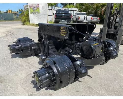 MACK 50.000 LBS CAMEL BACK SUSPENSION Cutoff Assembly (Complete With Axles)