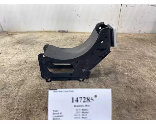 MACK 84204751 Brackets, Misc.