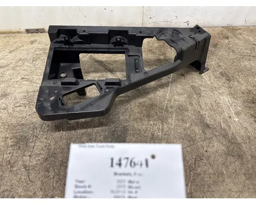 MACK 84556224 Brackets, Misc.