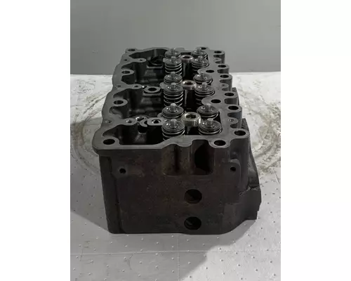 MACK AI300 Engine Cylinder Head