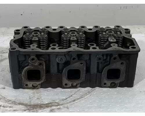 MACK AI300 Engine Cylinder Head