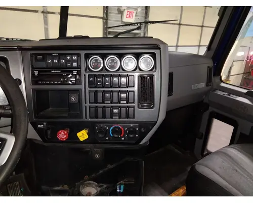 MACK AN64T / ANTHEM CAB