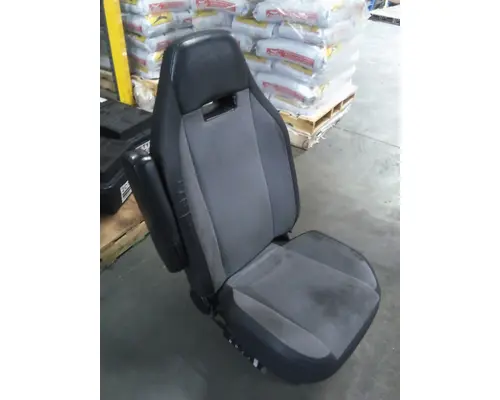 MACK AN64T / ANTHEM SEAT, FRONT