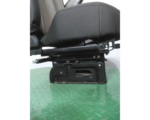 MACK AN64T / ANTHEM SEAT, FRONT