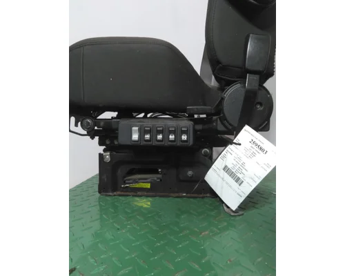 MACK AN64T / ANTHEM SEAT, FRONT