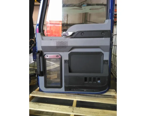 MACK ANTHEM 2018-2026 DOOR ASSEMBLY, FRONT