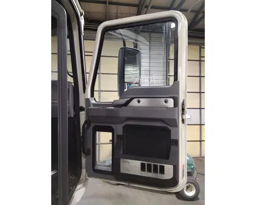 MACK ANTHEM 2018-2026 DOOR ASSEMBLY, FRONT