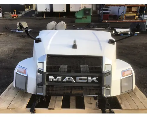 MACK ANTHEM  Hood