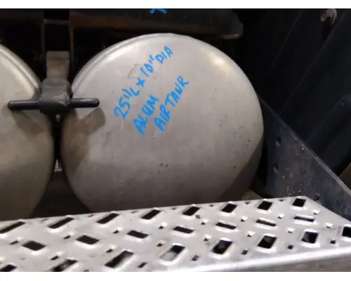 MACK ANTHEM AIR TANK