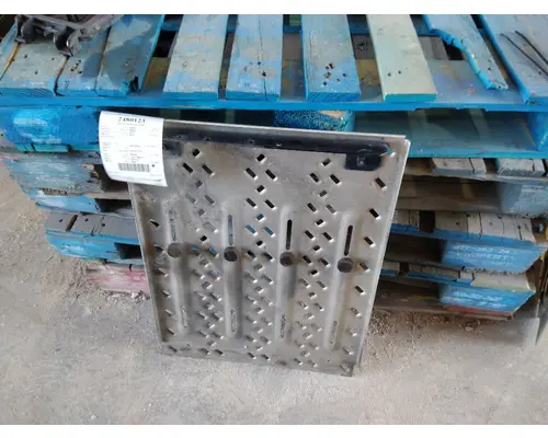 MACK ANTHEM DECK (CATWALK) STEP