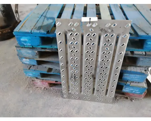 MACK ANTHEM DECK (CATWALK) STEP