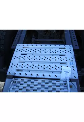 MACK ANTHEM DECK (CATWALK) STEP