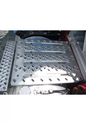 MACK ANTHEM DECK (CATWALK) STEP