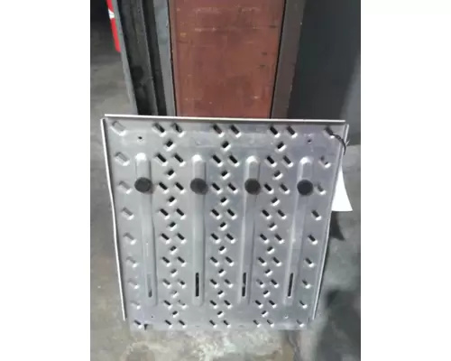 MACK ANTHEM DECK (CATWALK) STEP