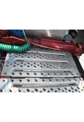 MACK ANTHEM DECK (CATWALK) STEP
