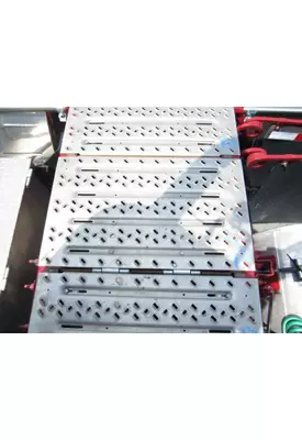MACK ANTHEM DECK (CATWALK) STEP