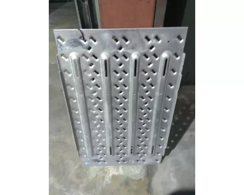 MACK ANTHEM DECK (CATWALK) STEP