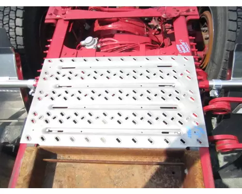 MACK ANTHEM DECK (CATWALK) STEP