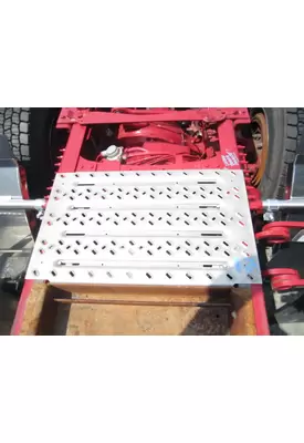 MACK ANTHEM DECK (CATWALK) STEP