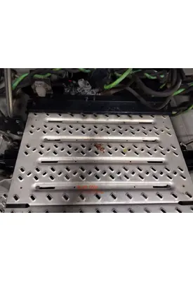 MACK ANTHEM DECK (CATWALK) STEP