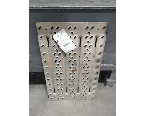 MACK ANTHEM DECK (CATWALK) STEP