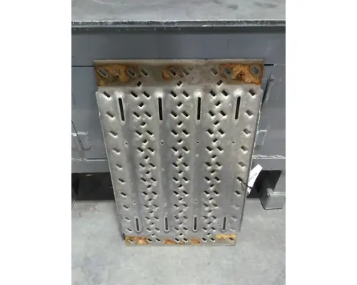 MACK ANTHEM DECK (CATWALK) STEP