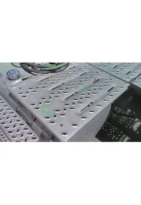 MACK ANTHEM DECK (CATWALK) STEP