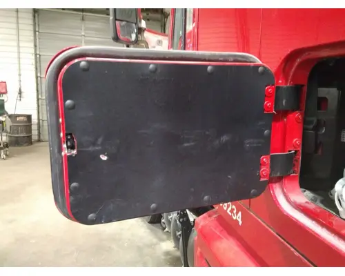 MACK ANTHEM DOOR, COMPARTMENT