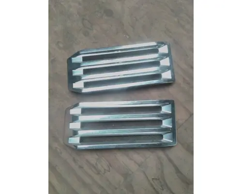 MACK ANTHEM HOOD ORNAMENT