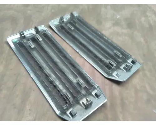 MACK ANTHEM HOOD ORNAMENT