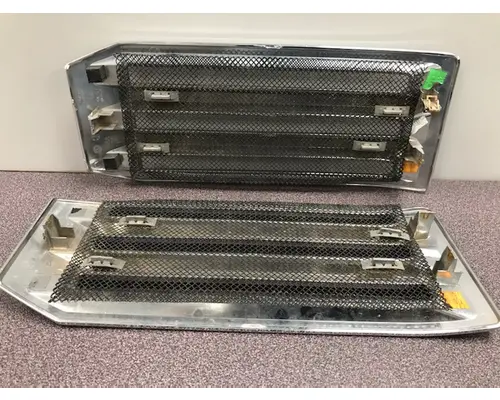 MACK ANTHEM Hood Vents