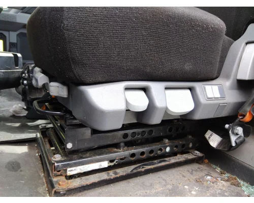 MACK ANTHEM SEAT, FRONT