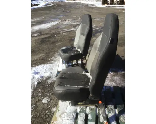MACK ANTHEM Seat