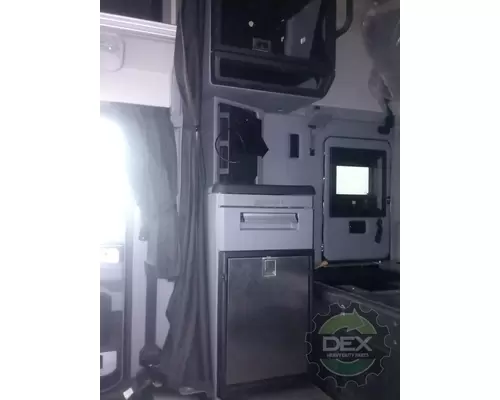 MACK Anthem Cab