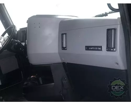 MACK Anthem Cab