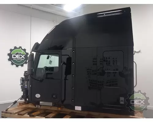 MACK Anthem Cab