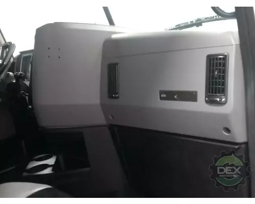 MACK Anthem Cab