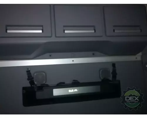 MACK Anthem Cab