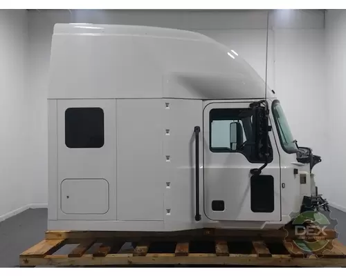 MACK Anthem Cab