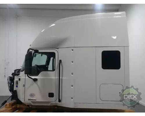 MACK Anthem Cab